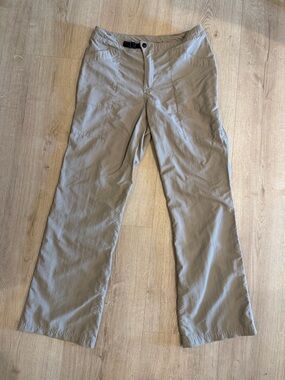 Women’s Mountain Hardware Hiking Pants Khaki/ Size 8 Light Weight Outdoor